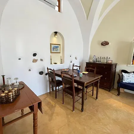 The Commander's House * Emporio (Santorini)