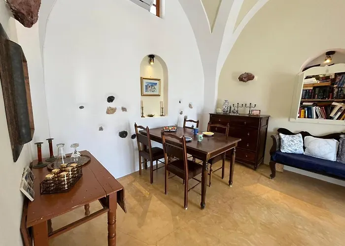 The Commander's House * Emporio (Santorini)