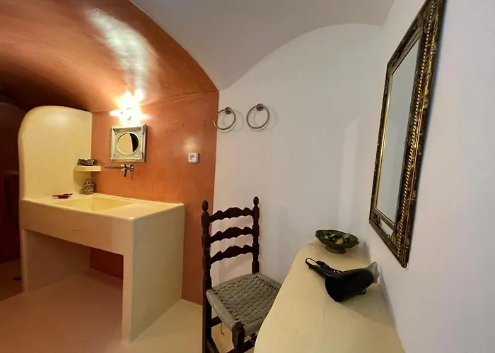 بيت للعطل The Commander's House Emporio (Santorini)