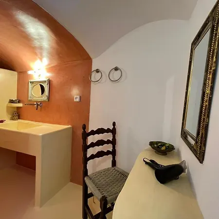 別荘 The Commander's House Emporio (Santorini)