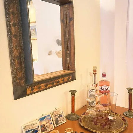 別荘 The Commander's House Emporio (Santorini)