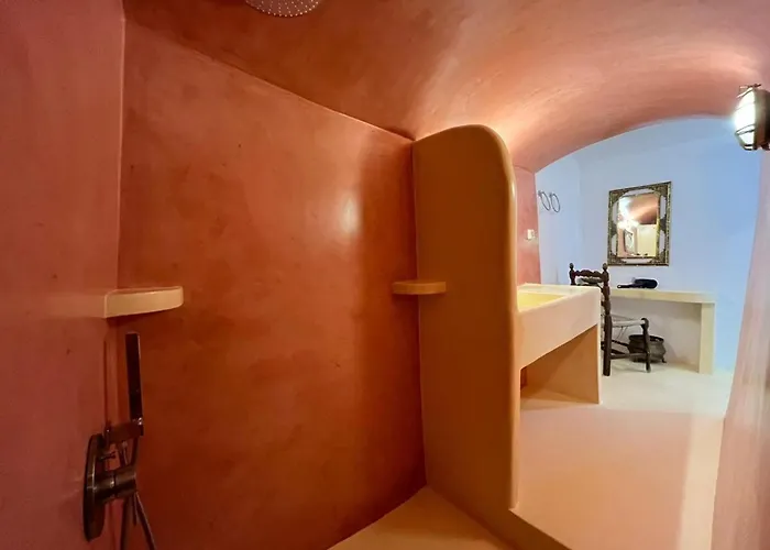 The Commander's House * Emporio (Santorini)