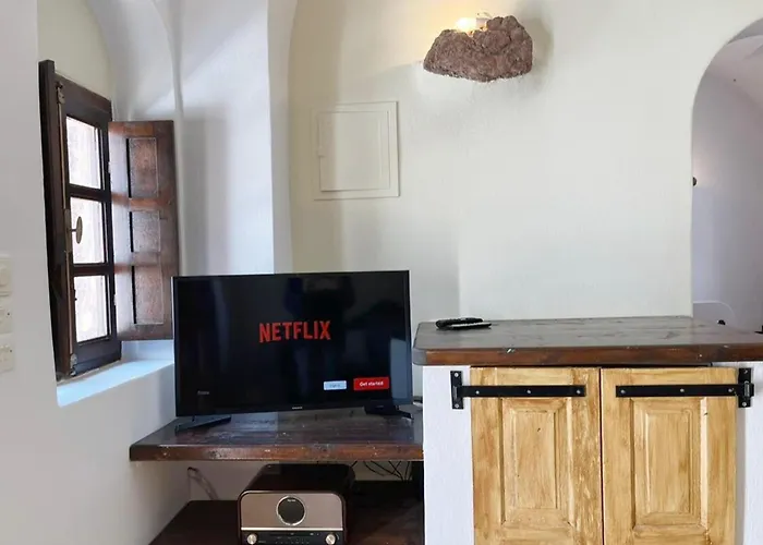 The Commander's House * Emporio (Santorini)