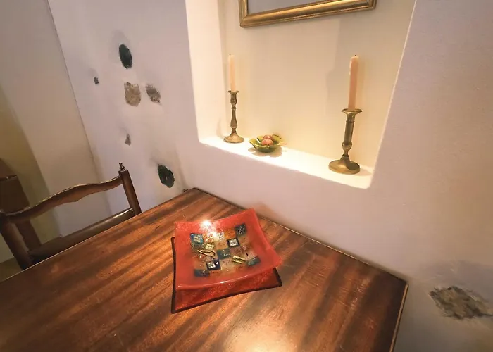 The Commander's House Emporio (Santorini)